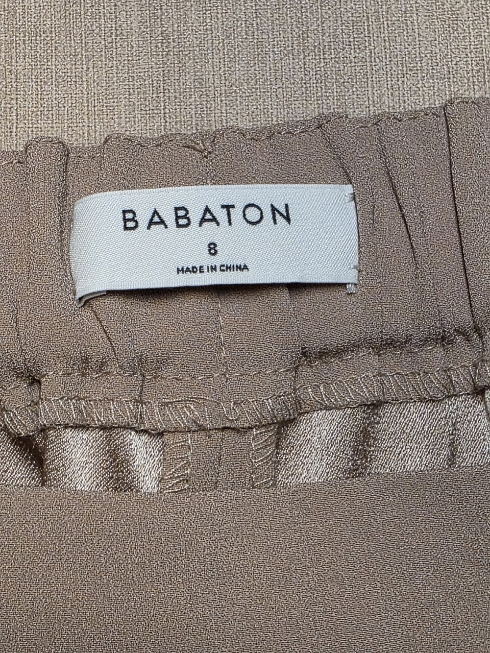 NWOT Aritzia Babaton Tailored Shorts - Taupe/Brown Size 8 - Picture 4 of 6